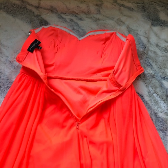 Dress - Picture 7 of 8